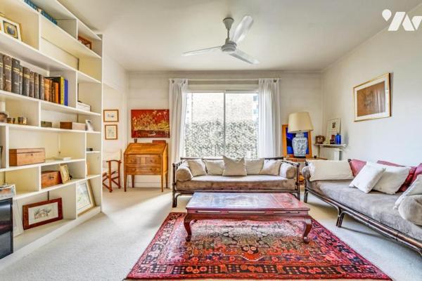 Appartement traversant au calme, avec balcon