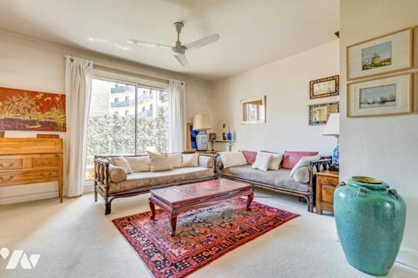 Appartement traversant au calme, avec balcon