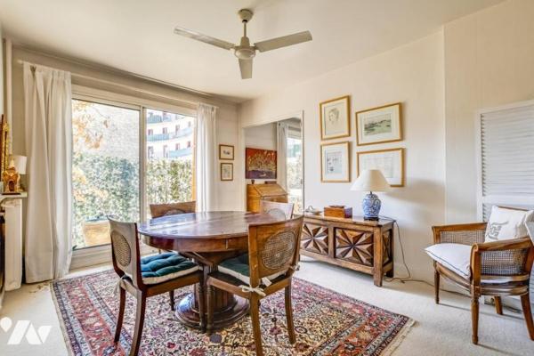Appartement traversant au calme, avec balcon
