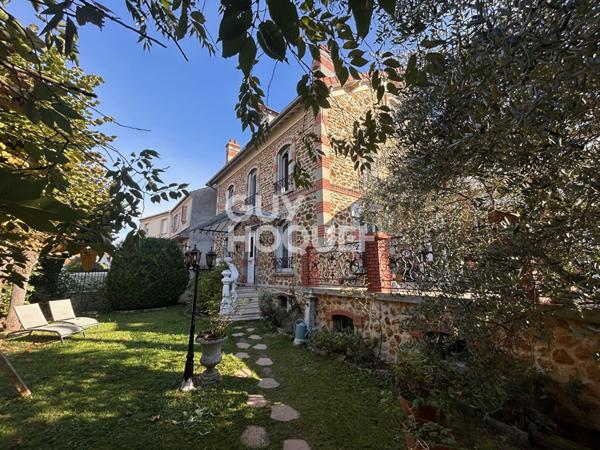 Maison d'exception à vendre aux Pavillons sous Bois - Référence 2754