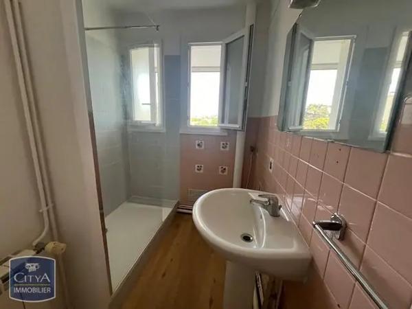 Appartement à louer 3 pièces 65.32m² Nîmes (30000)