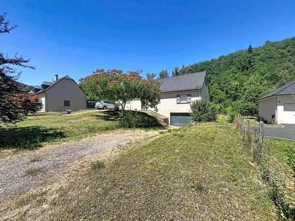 Maison Argentat Sur Dordogne- 3 chambres- jardin-sous sol- garage