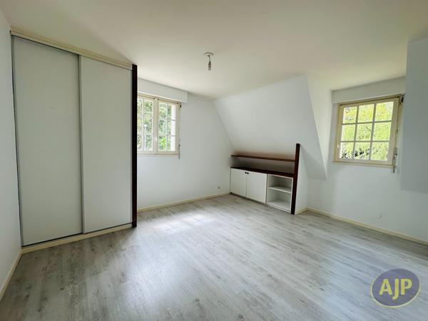 Maison à vendre Sautron - 9 pièces, 200m² avec 7 chambre(s) à 478 000€ - AJP Immobilier Sautron