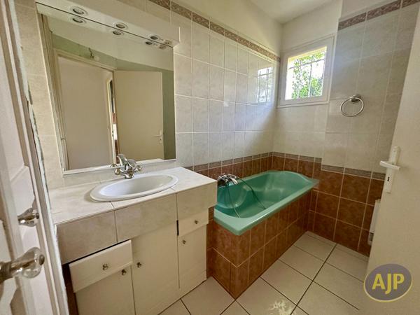 Maison à vendre Sautron - 9 pièces, 200m² avec 7 chambre(s) à 478 000€ - AJP Immobilier Sautron