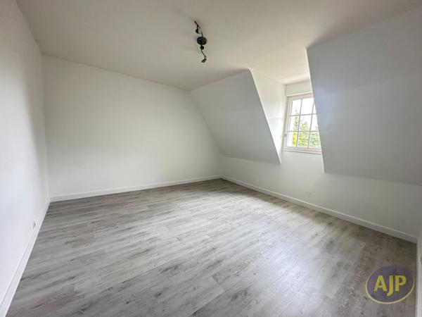 Maison à vendre Sautron - 9 pièces, 200m² avec 7 chambre(s) à 478 000€ - AJP Immobilier Sautron