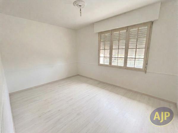 Maison à vendre Sautron - 9 pièces, 200m² avec 7 chambre(s) à 478 000€ - AJP Immobilier Sautron