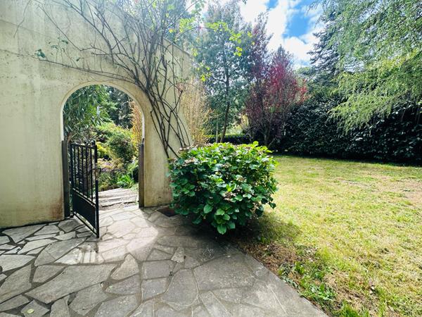 Maison à vendre Sautron - 9 pièces, 200m² avec 7 chambre(s) à 478 000€ - AJP Immobilier Sautron