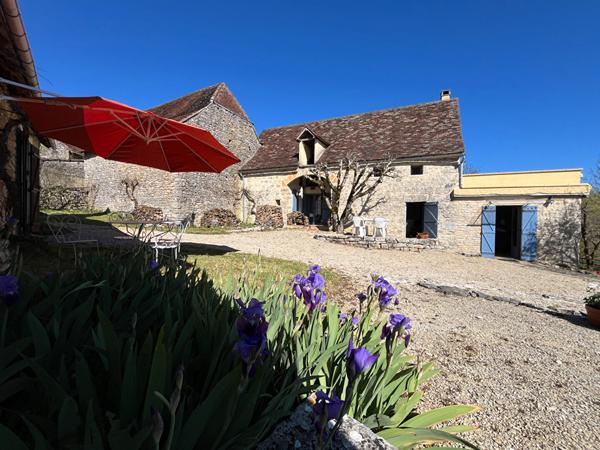 A vendre charmante propriété en pierre avec vue dégagée