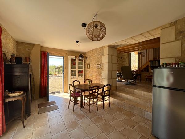 A vendre charmante propriété en pierre avec vue dégagée