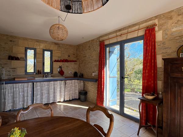 A vendre charmante propriété en pierre avec vue dégagée