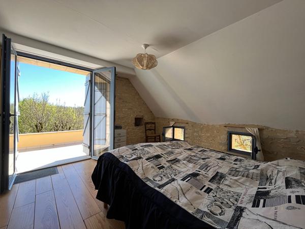 A vendre charmante propriété en pierre avec vue dégagée