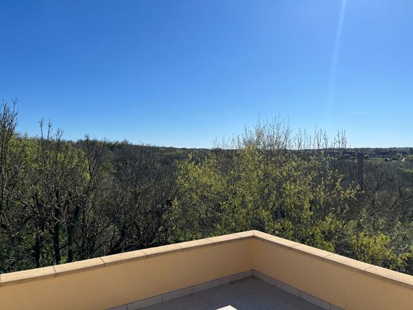 A vendre charmante propriété en pierre avec vue dégagée