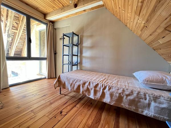 A vendre charmante propriété en pierre avec vue dégagée