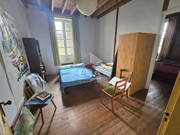 Superbe maison de Maître en pierre avec dépendances et haut potentiel