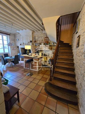Superbe maison de Maître en pierre avec dépendances et haut potentiel