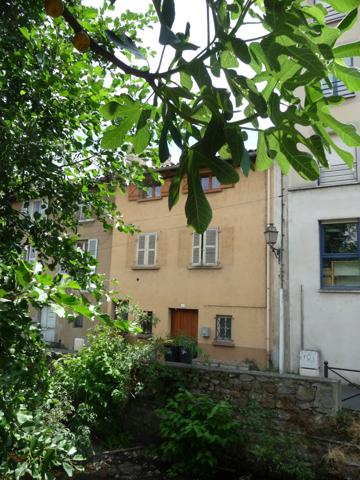 Montbrison centre "un petit coin de paradis" maison de ville avec cour Montbrison (42600)