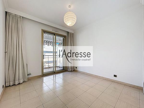 Antibes Hyper centre - Appartement 3 pièces avant dernier étage