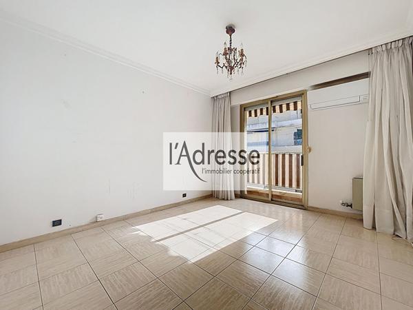 Antibes Hyper centre - Appartement 3 pièces avant dernier étage