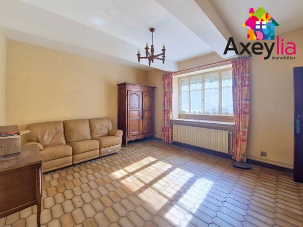 À VENDRE - ST-HILAIRE-S/S-CHARLIEU - MAISON 8 PIÈCES AVEC DÉPENDANCES SUR TERRAIN 4731M2