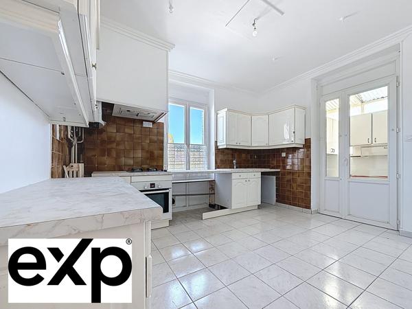 Volumes, cachet et justesse – Une propriété prête à s’élever