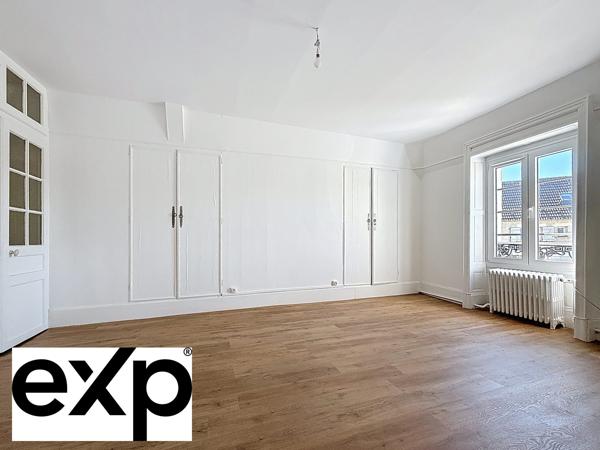 Volumes, cachet et justesse – Une propriété prête à s’élever