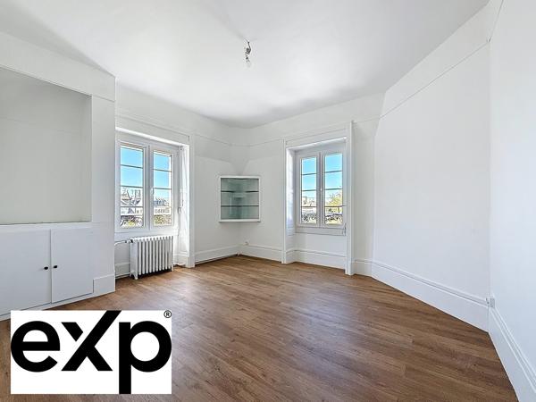 Volumes, cachet et justesse – Une propriété prête à s’élever