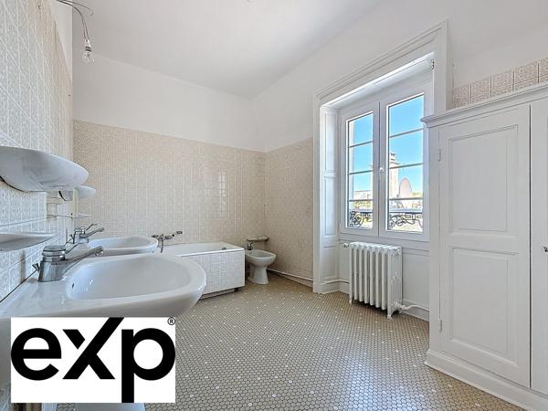 Volumes, cachet et justesse – Une propriété prête à s’élever