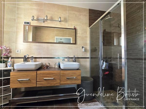 Maison Contemporaine 175,14 m² - 4 chambres - Piscine 10x5 - Terrain de 9 083,00 m² avec vue dégagée