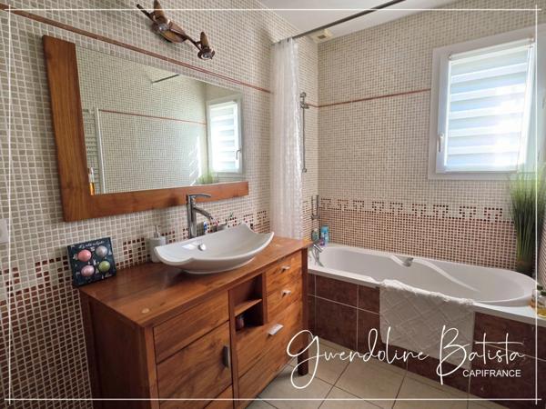 Maison Contemporaine 175,14 m² - 4 chambres - Piscine 10x5 - Terrain de 9 083,00 m² avec vue dégagée