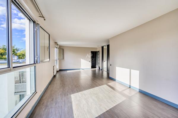 Sèvres Rive Gauche - DERNIER ETAGE 449 000 € **  - Référence  618-S