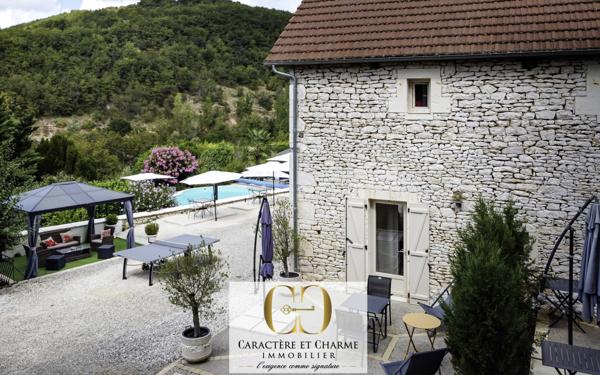 Sarlat-la-Canéda (24200) Propriété en pierre avec gîte et chambres d'hôtes - Piscine chauffée.