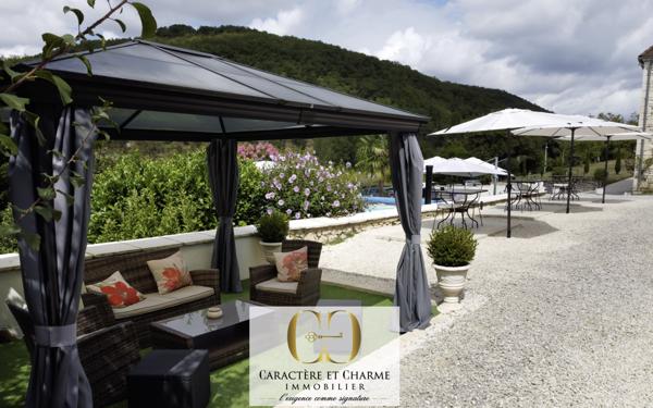 Sarlat-la-Canéda (24200) Propriété en pierre avec gîte et chambres d'hôtes - Piscine chauffée.