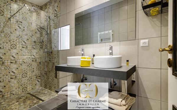 Sarlat-la-Canéda (24200) Propriété en pierre avec gîte et chambres d'hôtes - Piscine chauffée.