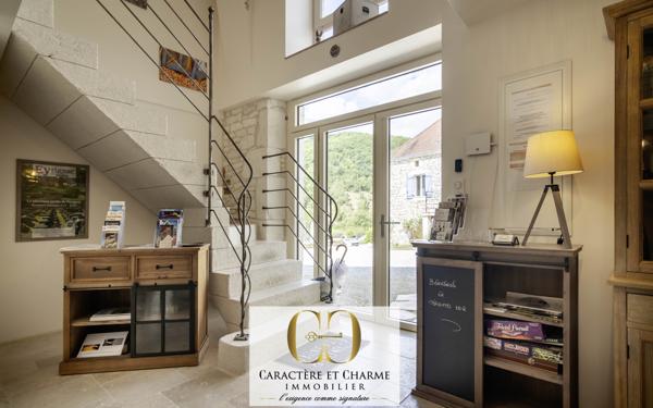 Sarlat-la-Canéda (24200) Propriété en pierre avec gîte et chambres d'hôtes - Piscine chauffée.