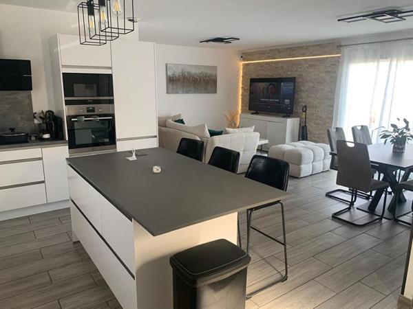 Maison Laudun L Ardoise 5 pièce(s) 100 m2, garage