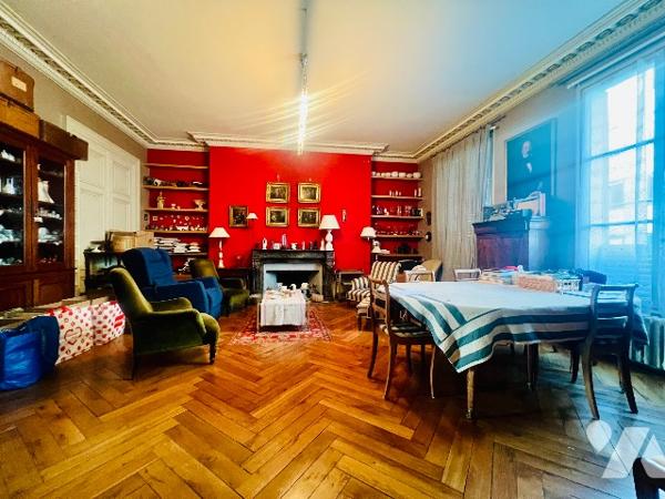 TOURS CENTRE
PLACE DES HALLES