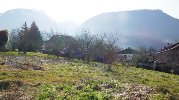 FAVERGES. TERRAIN DE 1000M²