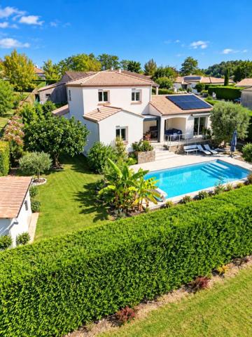 MAISON RÉNOVÉE DE 144 M² – 4 CHAMBRES – PISCINE – VUE PYRÉNÉES