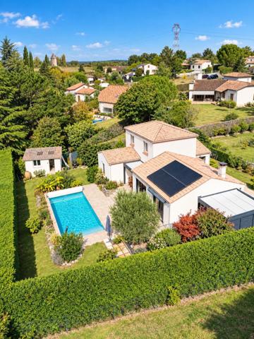 MAISON RÉNOVÉE DE 144 M² – 4 CHAMBRES – PISCINE – VUE PYRÉNÉES