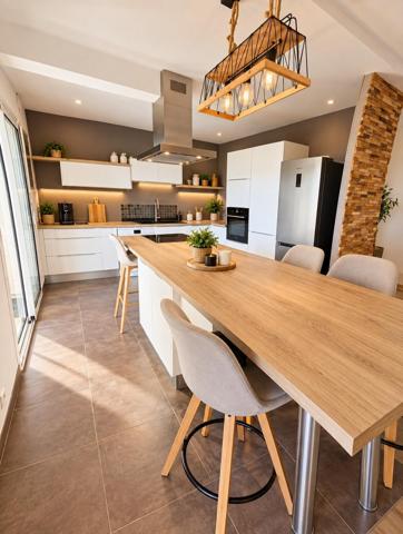 MAISON RÉNOVÉE DE 144 M² – 4 CHAMBRES – PISCINE – VUE PYRÉNÉES