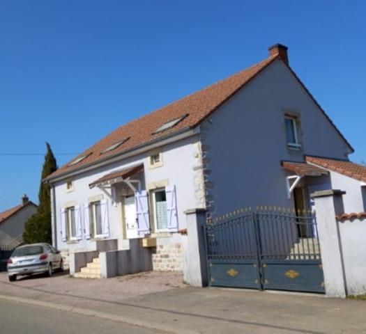 EXCLUSIVITÉ NESTENN! Maison de Caractère Charme, Confort Énergétique et Grands Volumes à Saint Vallier (71)