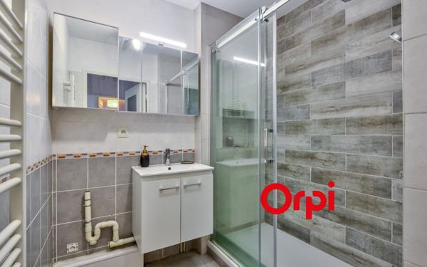 Appartement à vendre    3 pièces • 64,60 m2 Pierre-Bénite