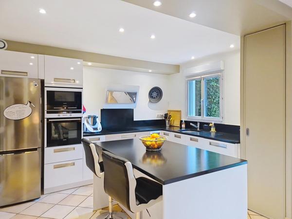 Proche commodité et gare, dans résidence sécurisée