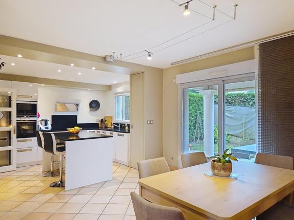 Proche commodité et gare, dans résidence sécurisée