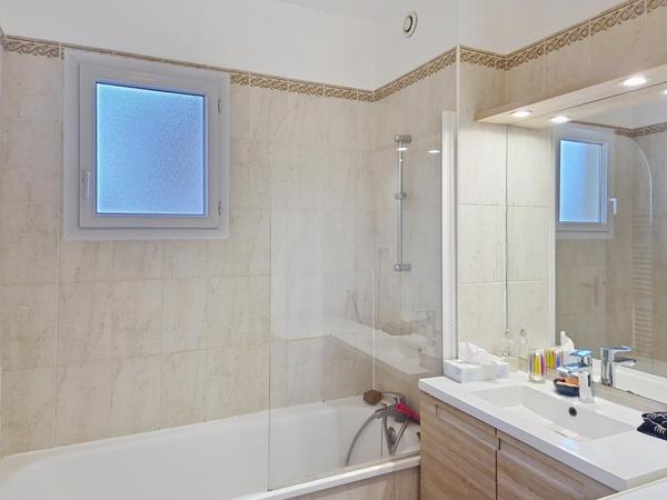 Proche commodité et gare, dans résidence sécurisée