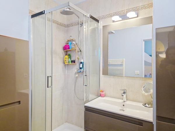 Proche commodité et gare, dans résidence sécurisée