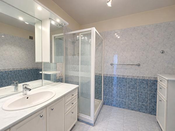Appartement Hyères - T4 - 80 m2 - Stationnement - Cave