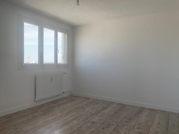 Appartement Chartres 4 pièce(s) 79 m2 balcon parking