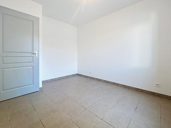 Appartement
         3 pièces
        - 71 m² Exclusivité 175 000 € *
