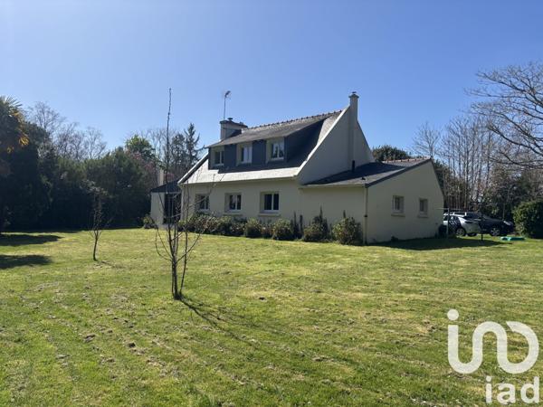 Maison traditionnelle 7 pièces de 140 m² à Gouesnach (29950)